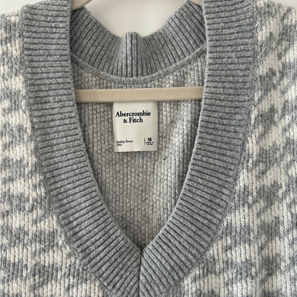 Abercrombie & Fitch gray/white pattern vest - Picture 2 of 2